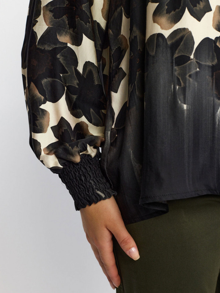 Satinblus Sole svart från 2-BIZ