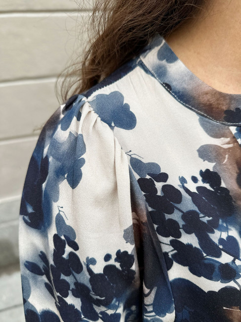 Viskosblus Suna blå från 2-BIZ 2