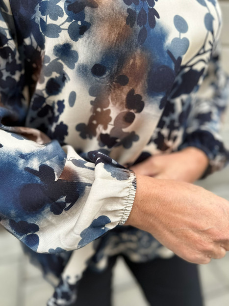 Viskosblus Suna blå från 2-BIZ