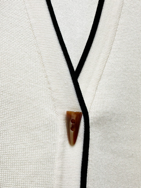 Lång finstickad väst cremevit från Micha