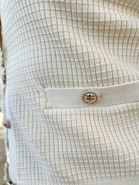 Finstickad "Chanel"-kofta creme från Micha