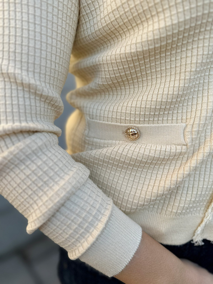 Finstickad "Chanel"-kofta creme från...