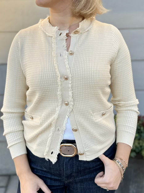 Finstickad "Chanel"-kofta creme från Micha