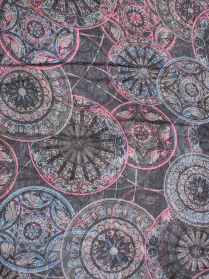 Sjal cirklar ljusblå, rosa, grå från...