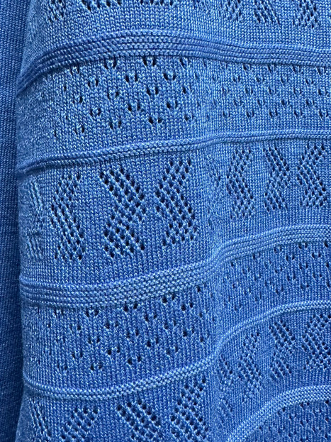 Fin- och mönsterstickad tröja blå från Micha