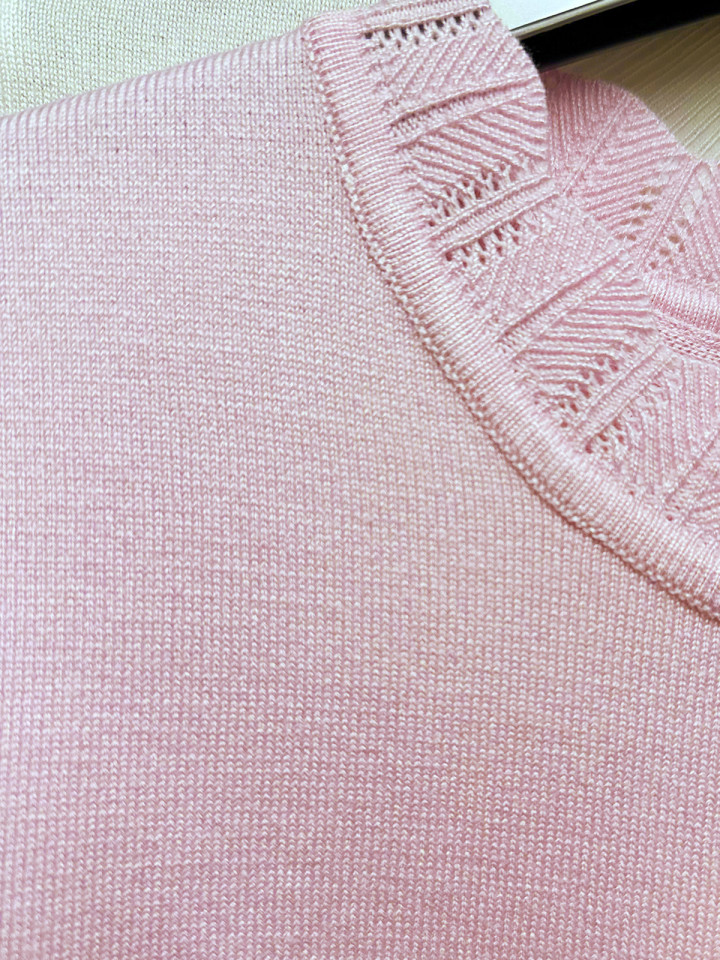 Fin- och mönsterstickad tröja...