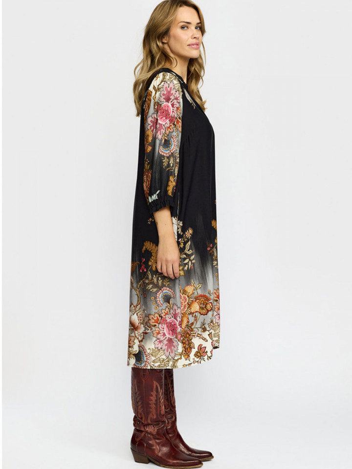 Viskosklänning Valmas svart från 2-BIZ