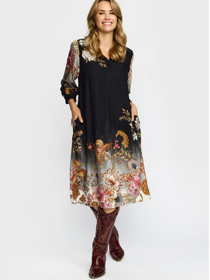 Viskosklänning Valmas svart från 2-BIZ