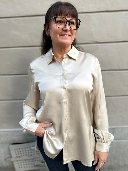 Satinblus Sabrina Creme från Claire