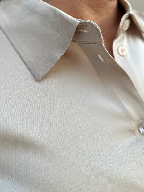 Satinblus Sabrina Creme från Claire