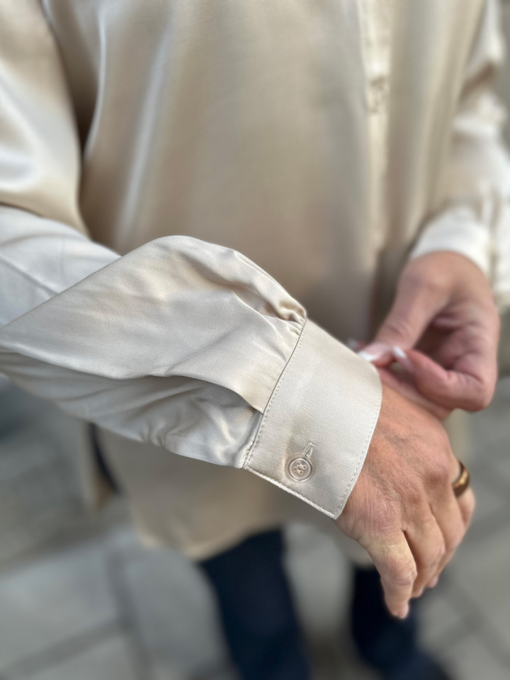 Satinblus Sabrina Creme från Claire