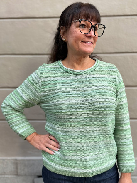 Stickad tröja gröna ränder från Skovhuus