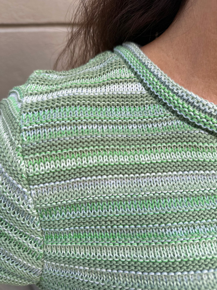 Stickad tröja gröna ränder från Skovhuus