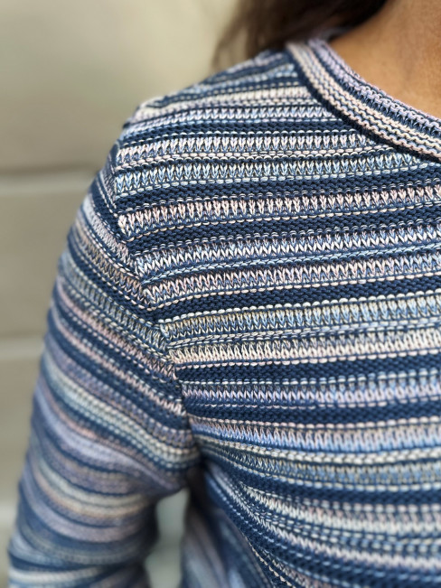 Stickad tröja blå ränder från Skovhuus 2