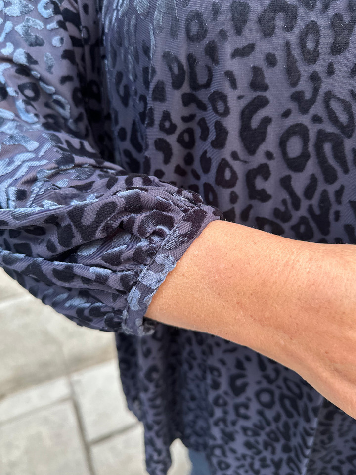 Chiffong-sammetstopp marin från Allison