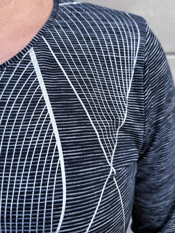 Topp svart med silverdekor från...