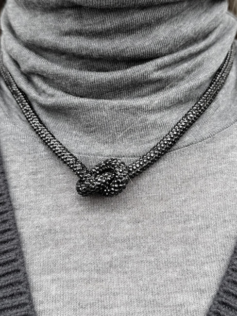 Halsband svart knut från By Odahl 2