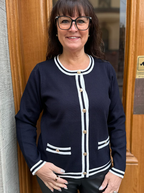 Finstickad kofta marin med guldknappar från Micha