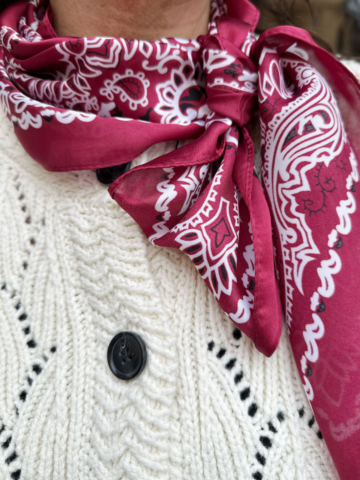 Scarf röd och cremevit