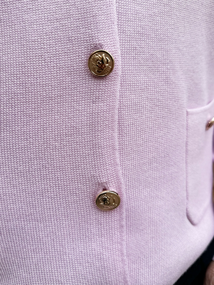 Finstickad kofta med guldknappar...