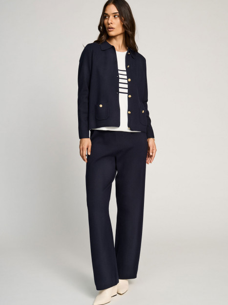 Finstickad kofta med guldknappar marin från Micha