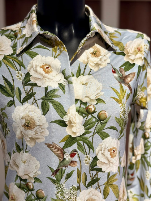 Trikåblus Ferrara peoni ljusblå från Camilla Thulin 2