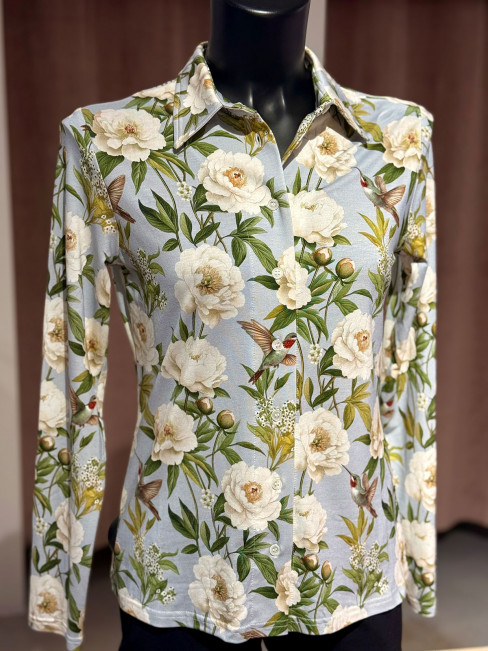 Trikåblus Ferrara peoni ljusblå från Camilla Thulin