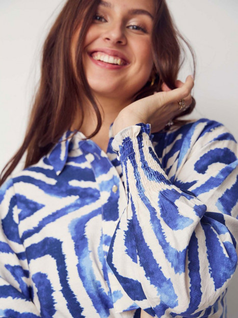 Klänning Ane blå grafik från Isay