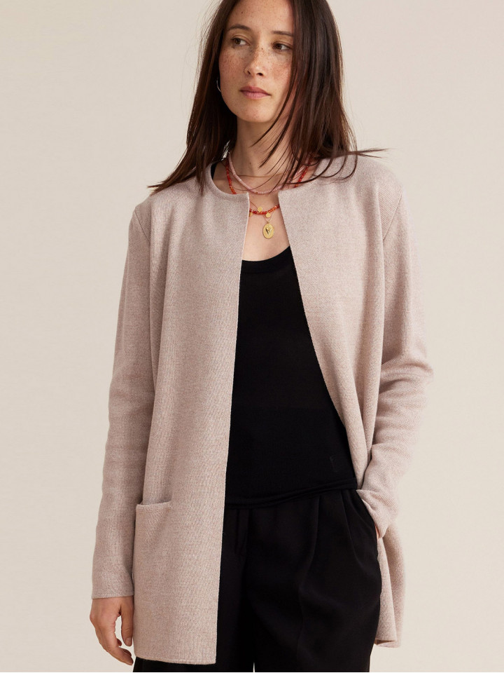 Kofta Vera light sand från Sibinlinnebjerg