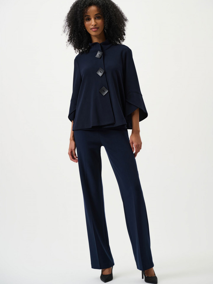 Finbyxa med vidd marin från Joseph...