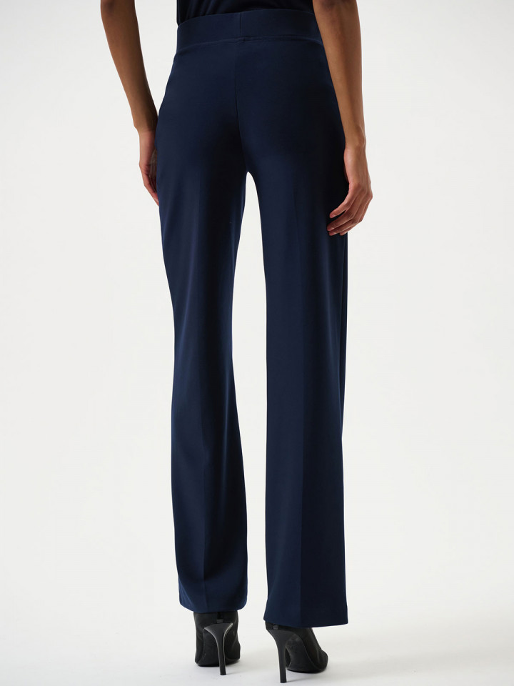 Finbyxa med vidd marin från Joseph...