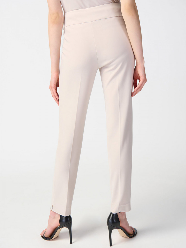 Finbyxa slim light sand från Joseph...