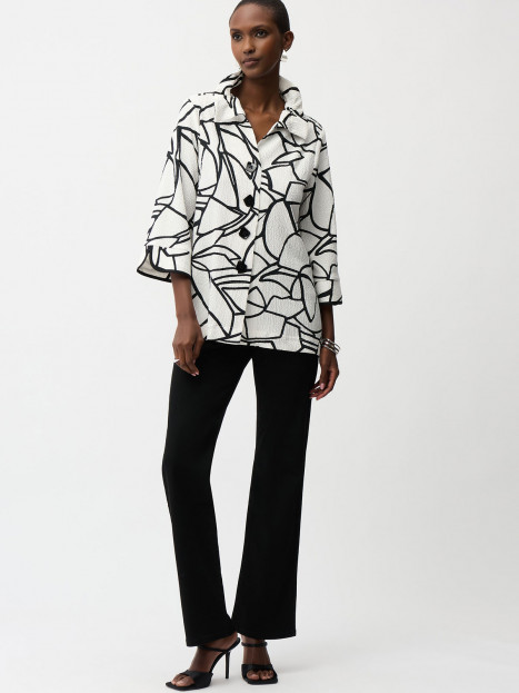 Creppad Jacka vit med grafisk svart från Joseph Ribkoff