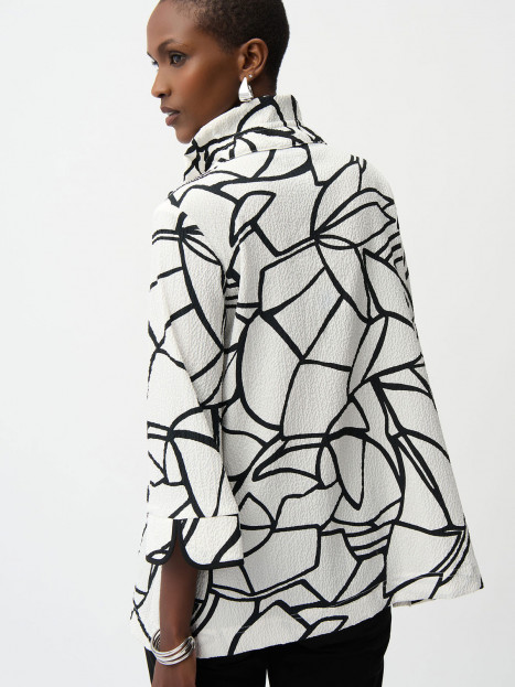 Creppad Jacka vit med grafisk svart från Joseph Ribkoff