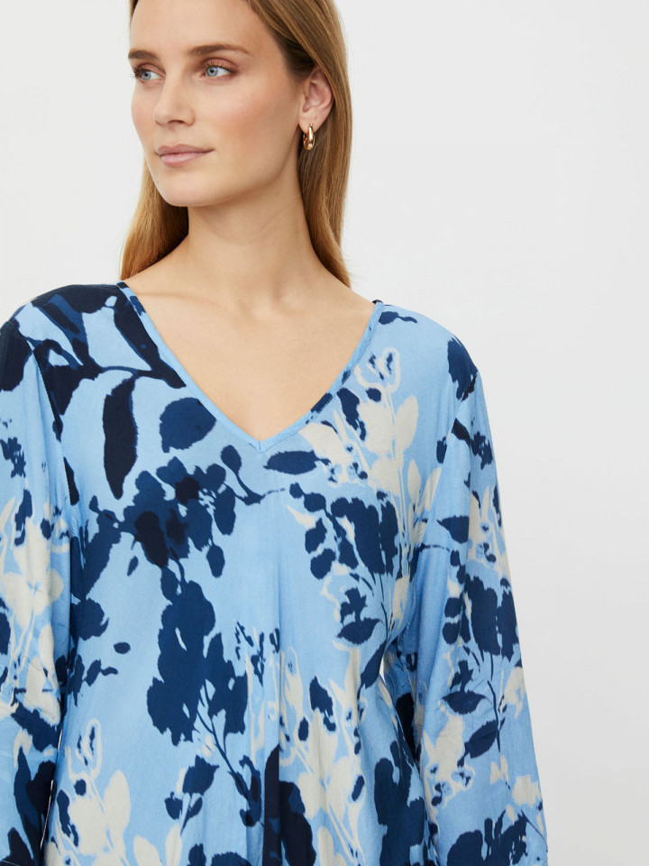 Blus Katacia Blue Flower från Masai