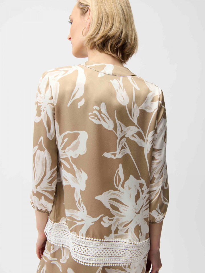 Satinblus med spetskant sand/nougat...