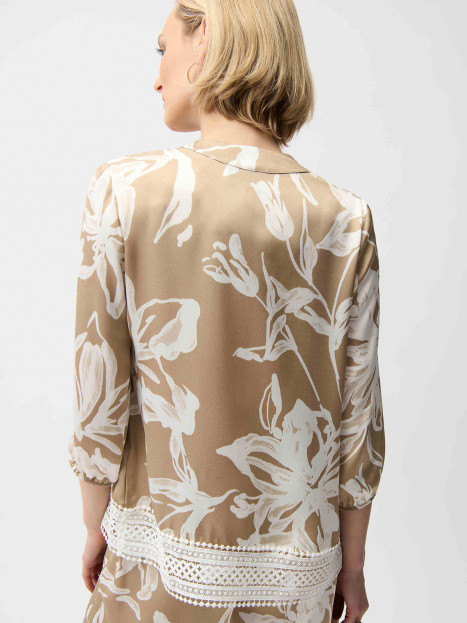 Satinblus med spetskant sand/nougat från Joseph Ribkoff