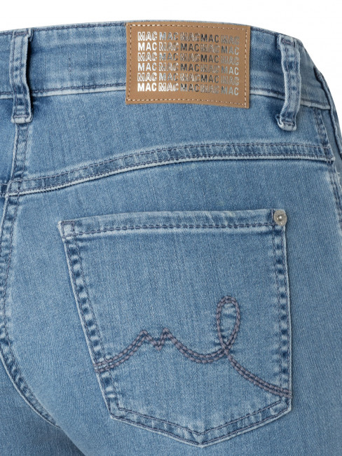 Jeans Laura ljus denimblå från MAC 2