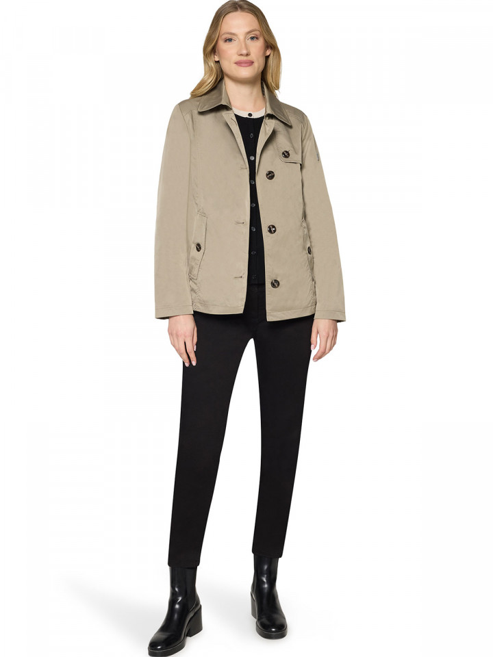 Kort trench sand från Betty Barclay