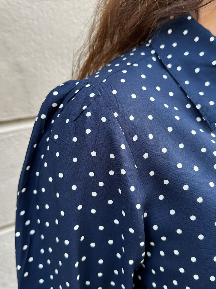 Viskosblus marin prick Rhona från Claire