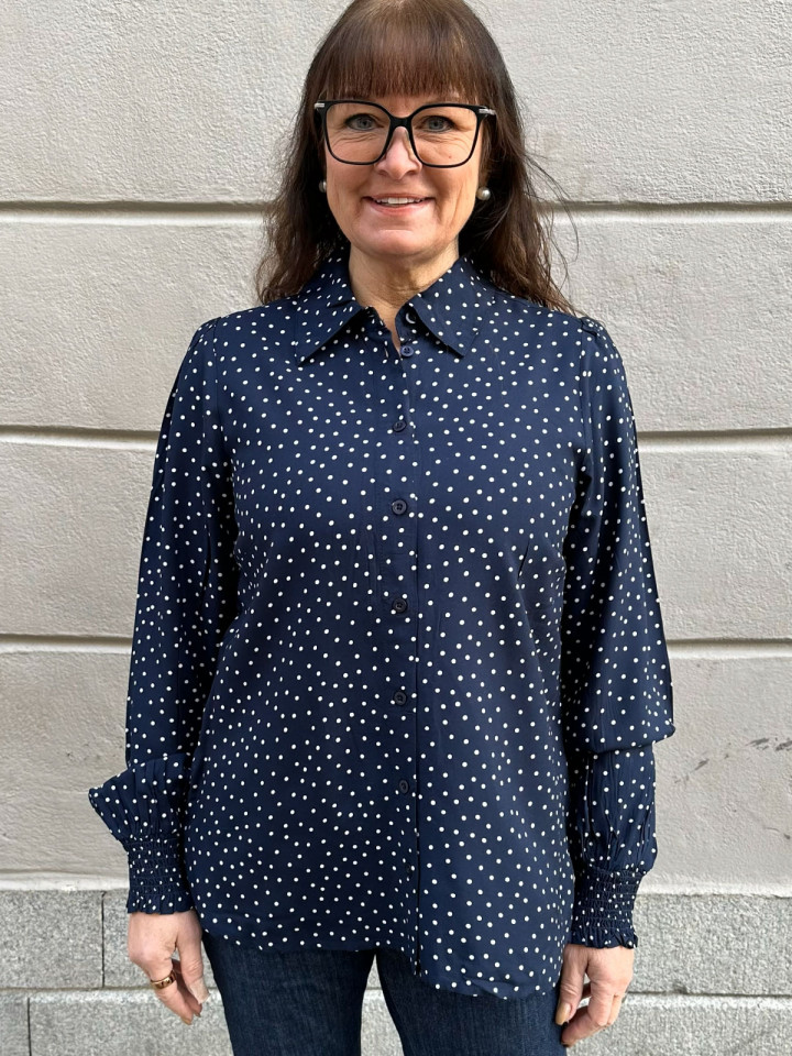 Viskosblus marin prick Rhona från Claire