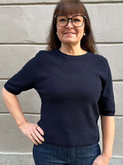 Mönsterstickad topp Esme marin från SibinLinnebjerg