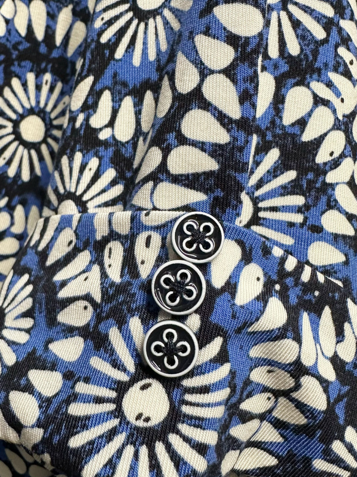 Trikåklänning blå blom från Micha