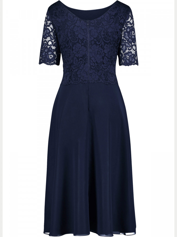 Klänning med spets marin från Vera Mont