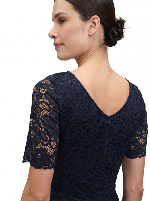 Klänning med spets marin från Vera Mont 2