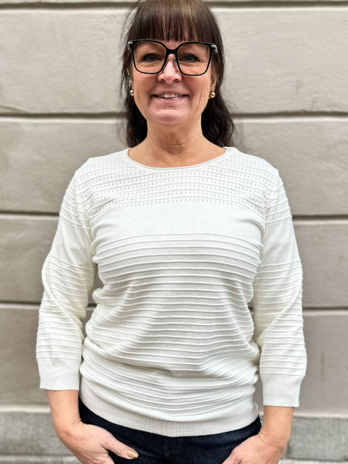 Mönsterstickad tröja vit från Gabriella K
