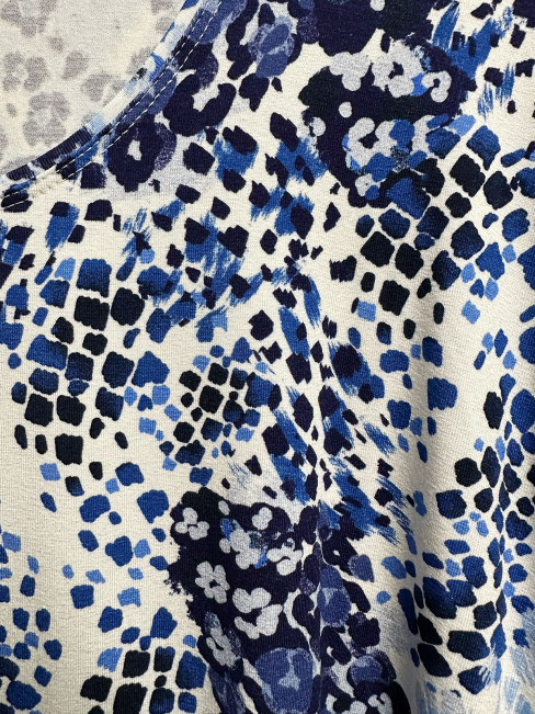 Topp blå grafisk leo från Marinello 2