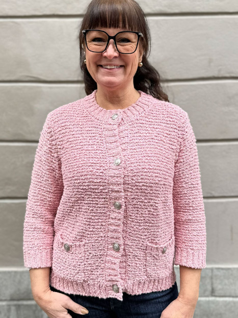 "Chanelkofta" i rosa bomullsgarn från Bloomings