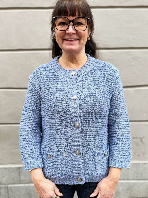 "Chanelkofta" i dimblått bomullsgarn från Bloomings