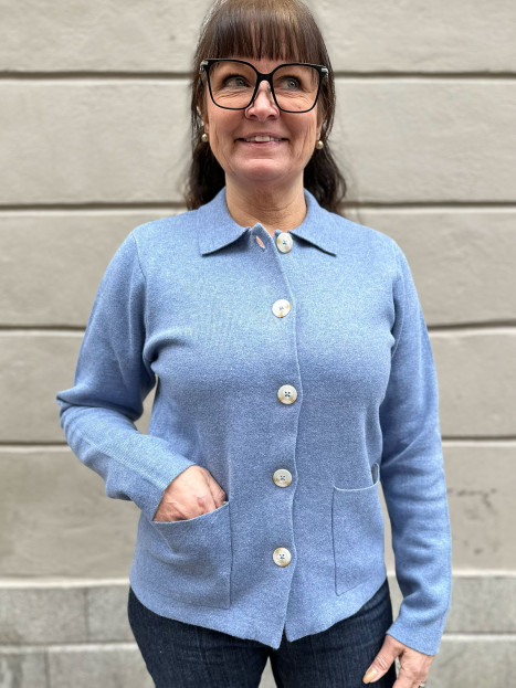 Finstickad kofta blå från Bloomings